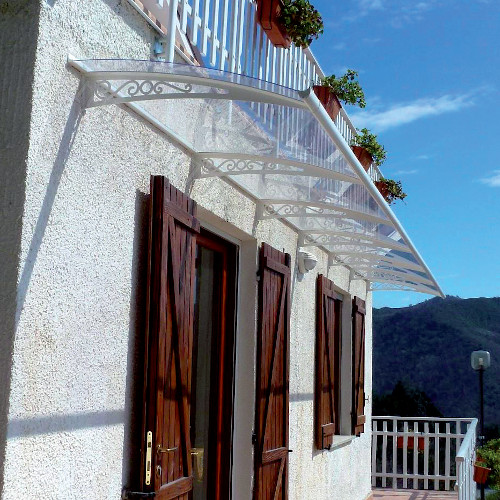 pensilina in ferro montata