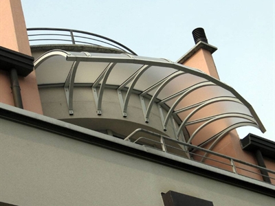 Pensilina curva per terrazzo