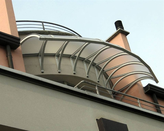 Pensilina curva per terrazzo