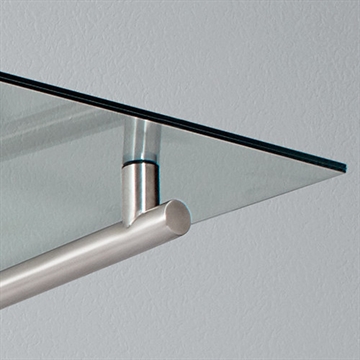 Dettaglio supporto design in acciaio inox per pensilina in vetro